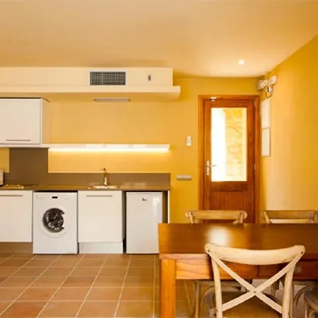 Petit Apartment Pals