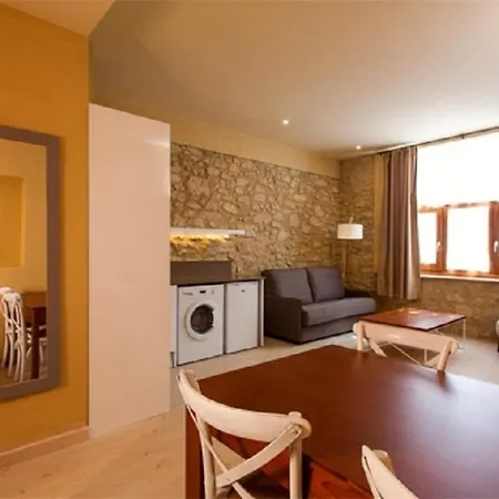 Petit Apartment Pals